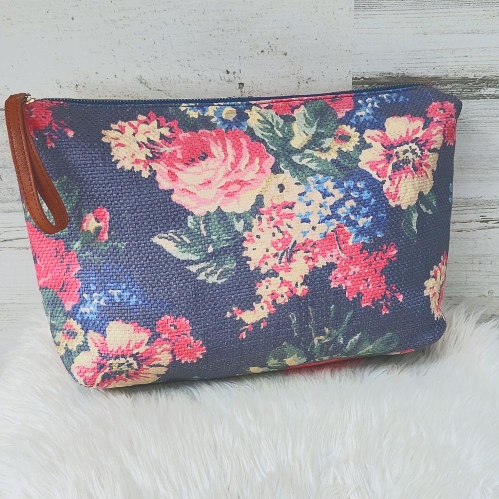 UNDER ONE SKY LARGE WOVEN WRISTLET/CLUTCH